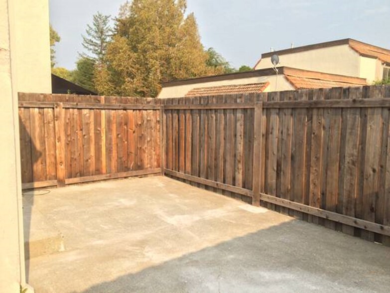 Building Photo - 1846 Primavera Dr