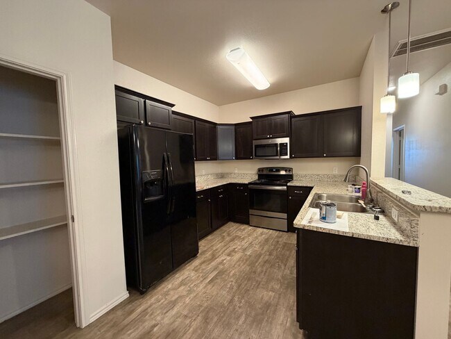 Building Photo - Luxury Town House in Southwest Lubbock