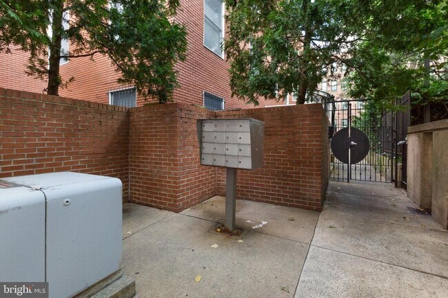 Building Photo - 1119 Pine St