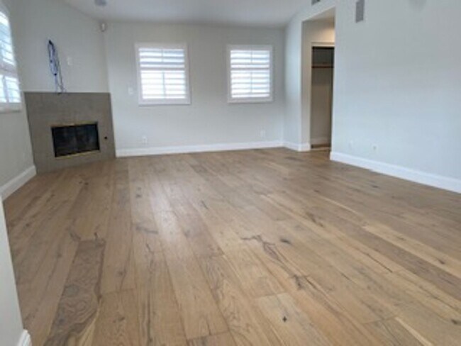 Building Photo - Beautiful Detached 4 bedroom, 2.5 Bath Tow...