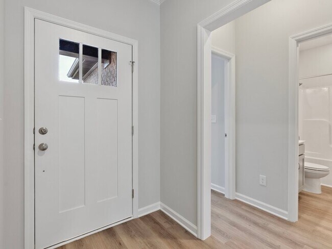 Building Photo - 210 Saddle St