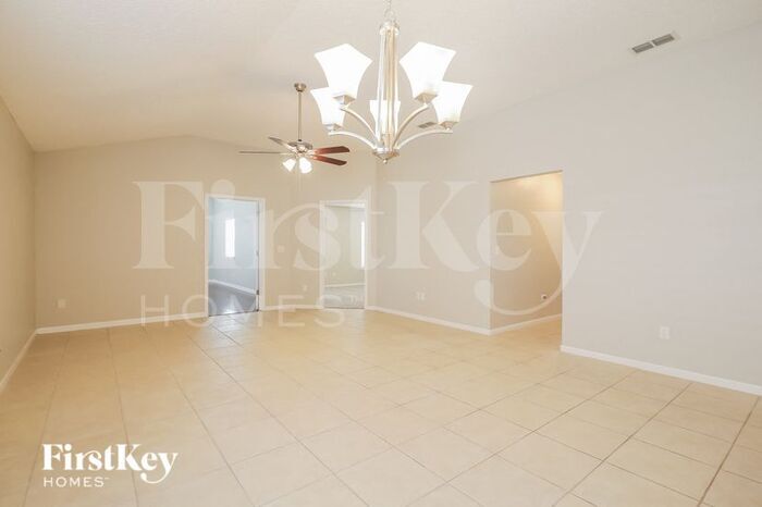 Building Photo - 824 Marjories Way