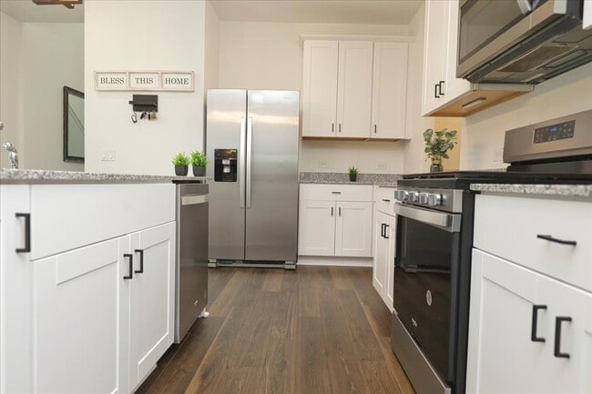 Building Photo - 14463 Cedar Ledge Ln