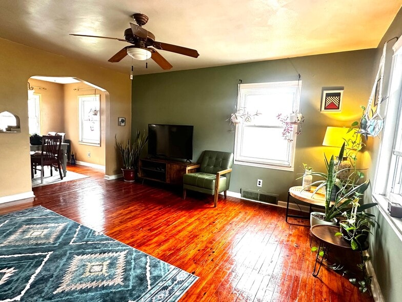 Building Photo - 1526 Edwards St