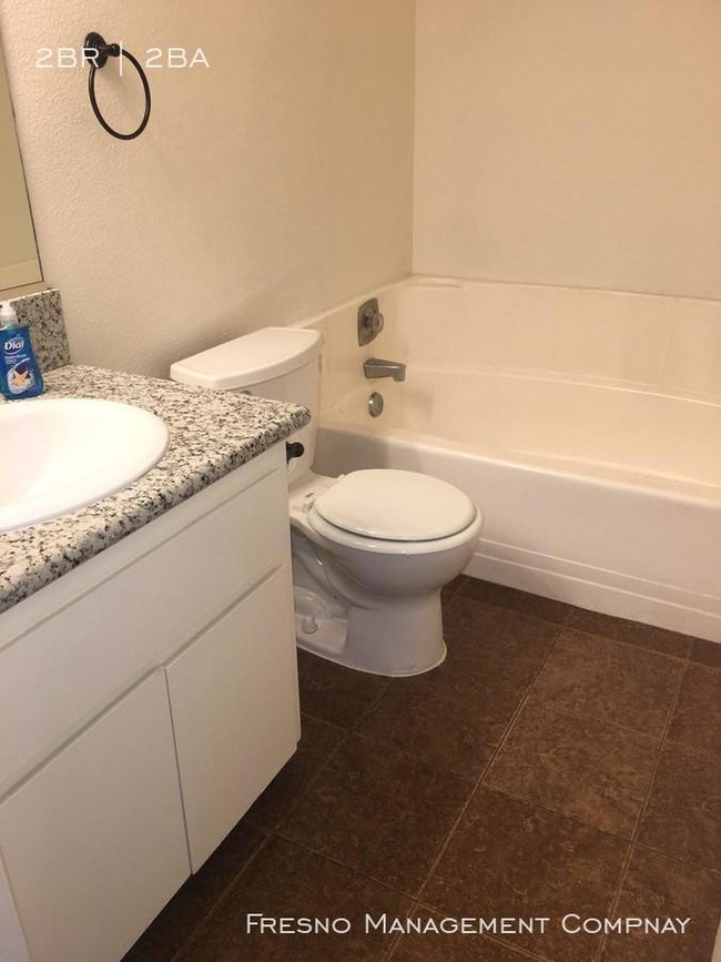 Building Photo - 2 bedroom in Clovis CA 93612