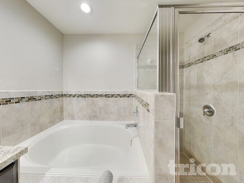 Building Photo - 1920 Bretton Ridge Dr