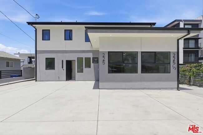 Building Photo - 225 N Burlington Ave