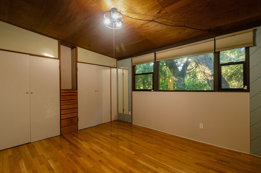 Building Photo - 9801 Shadow Island Dr