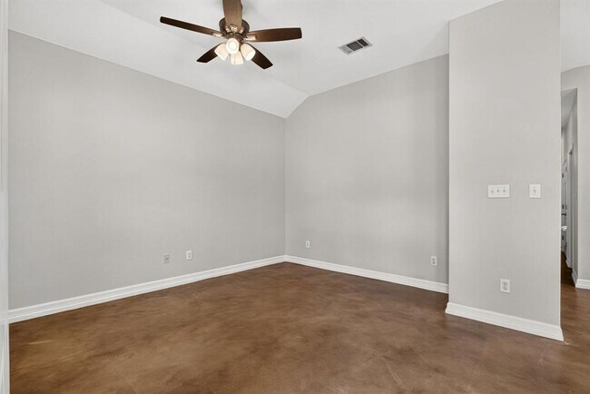 Building Photo - 1002 Castile Rd