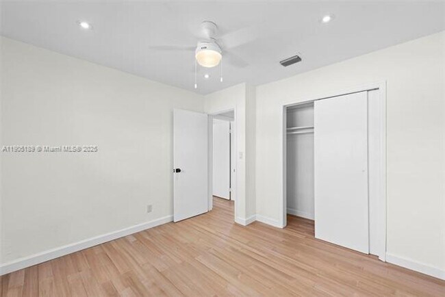 Building Photo - 9411 Jamaica Dr