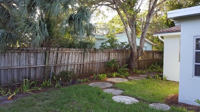 Building Photo - 1132 SW 3rd St