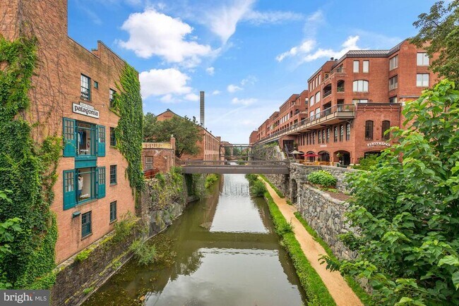 Building Photo - 4005 Mansion Dr NW