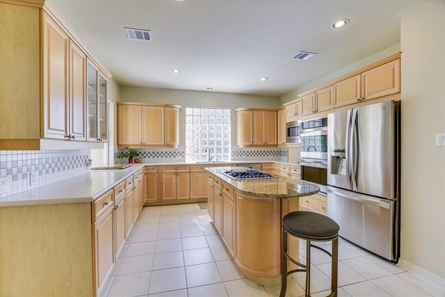 Building Photo - 4545 Golf Vista Dr