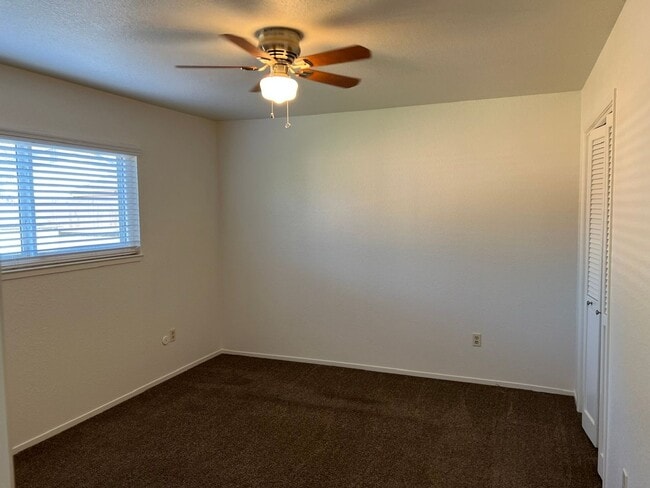 Building Photo - Immaculate 3 bedroom on a court!