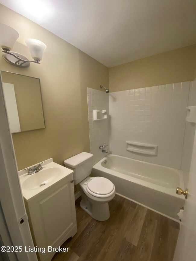 Building Photo - 536 Crestwood Rd