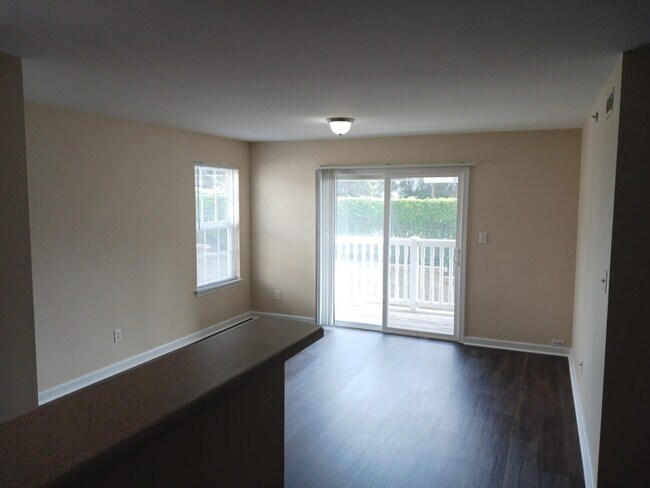 Building Photo - 5203 Spring Creek Ln