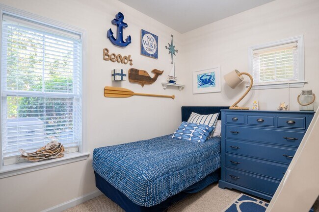 Building Photo - OFF-SEASON FURNISHED MONTHLY RENTAL AVAILABLE JAN '26