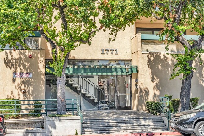 Building Photo - 1771 Broadway St