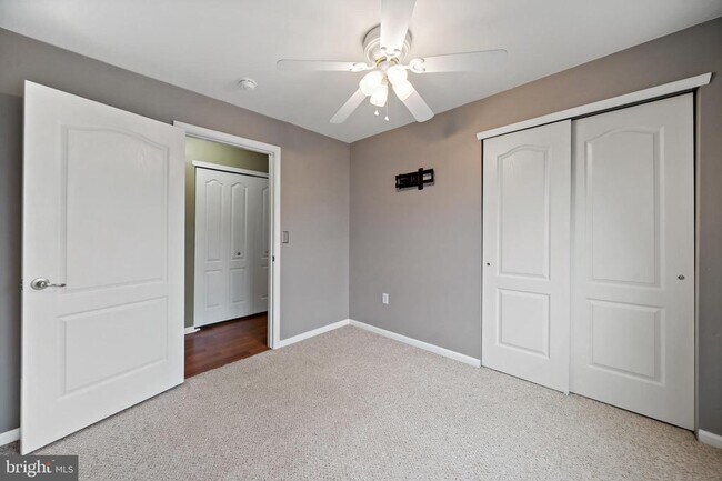 Building Photo - 12 Highbridge Ln