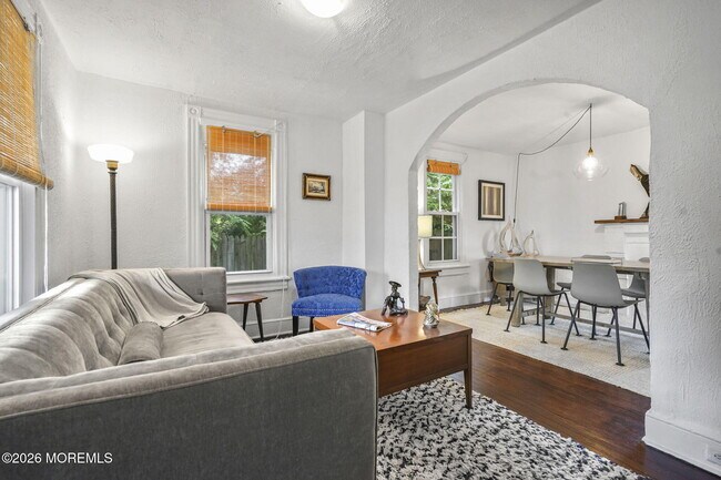 Building Photo - 610 1st Ave