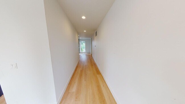 Building Photo - *Contemporary Home, Stylish Luxury, Centra...