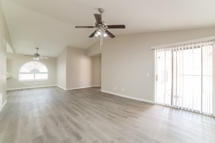 Building Photo - 7522 W Kerry Ln