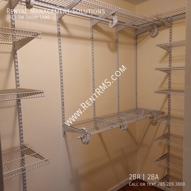 Building Photo - 3945 SW Drury Ln