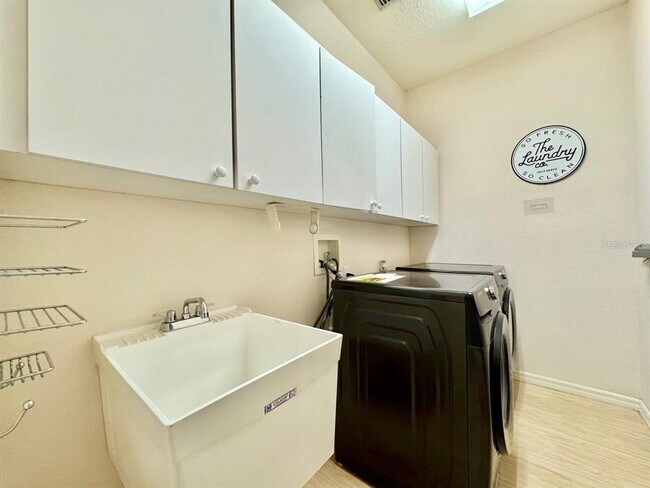 Building Photo - 14639 Coral Berry Dr