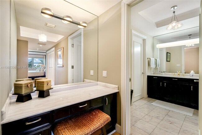 Building Photo - 445 Grand Bay Dr