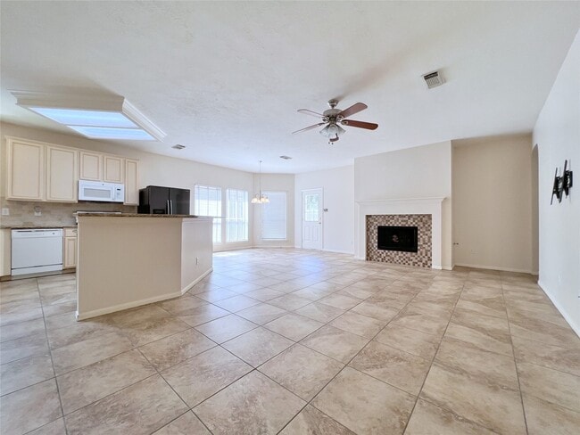 Building Photo - 4723 Silverlake Dr