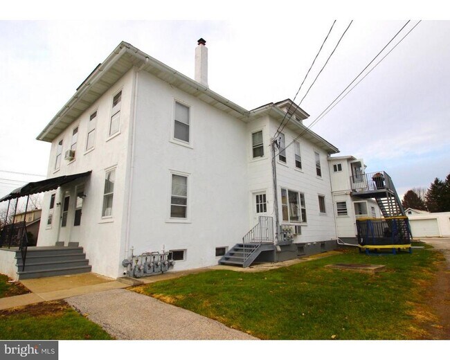 Primary Photo - 15 Level Rd