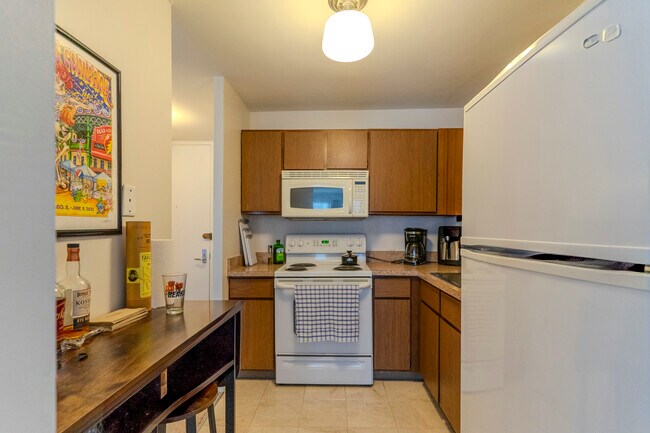 Building Photo - 2020 N Lincoln Park W