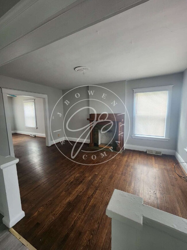 Building Photo - 2 bed 2 story townhouse! Individual baseme...