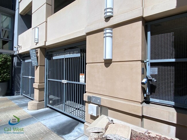 Building Photo - $2595 - 7th Floor 1 Bd/1 Ba Executive Condo in Beautiful Luxury Complex/City Heights