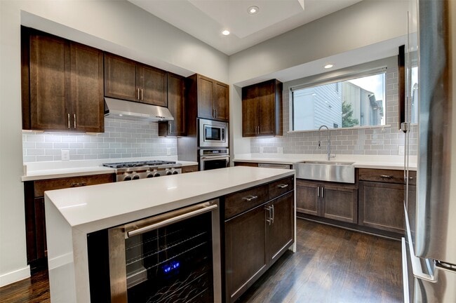 Building Photo - 1211 Thompson St