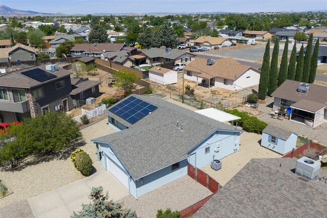 Building Photo - Home With 2 En-Suite Bedrooms in Prescott Valley