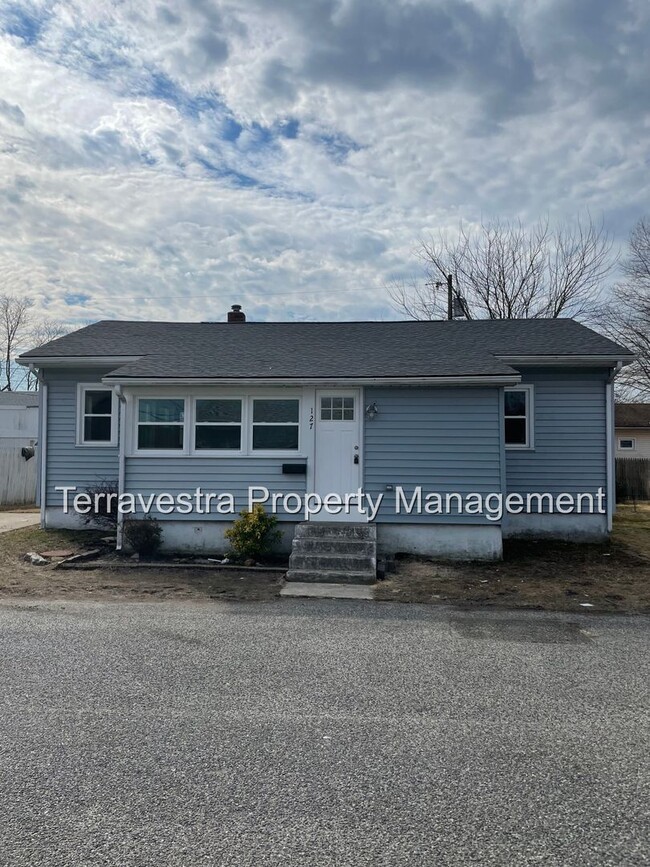 Building Photo - Newly Renovated 3 Bed in Carney's Point. E...