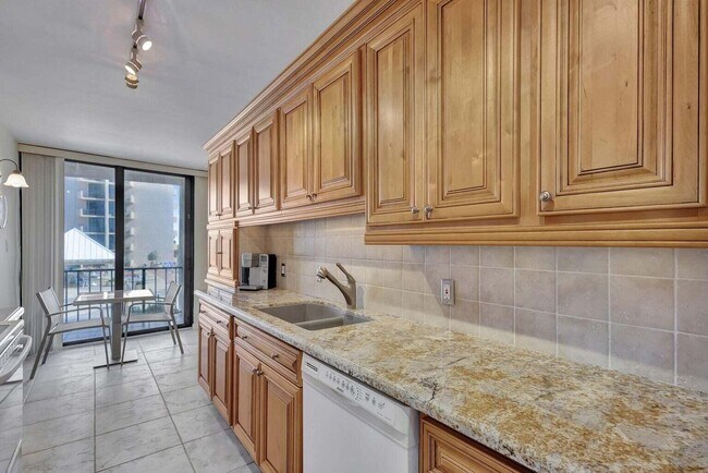 Building Photo - 4200 N Ocean Dr