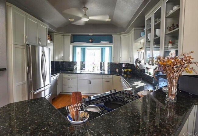 Building Photo - 5618 Bellevue Ave