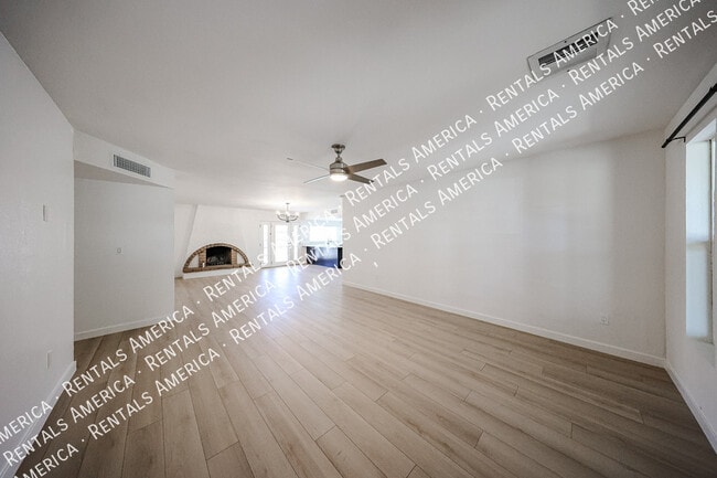 Building Photo - 2931 W Villa Maria Dr