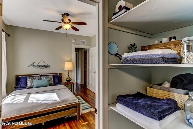 Building Photo - 1117 Cedar St