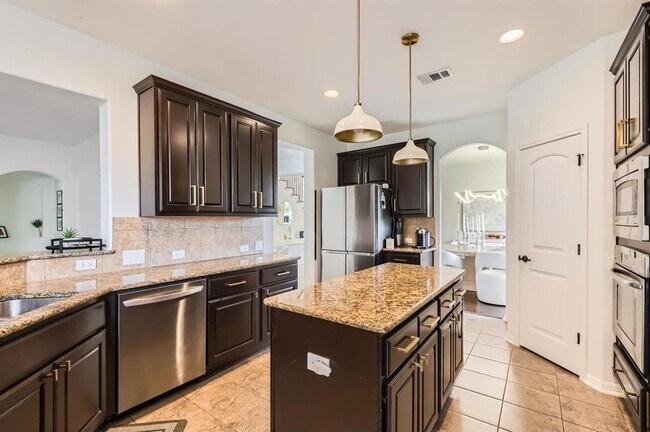 Building Photo - 4349 Green Tree Dr