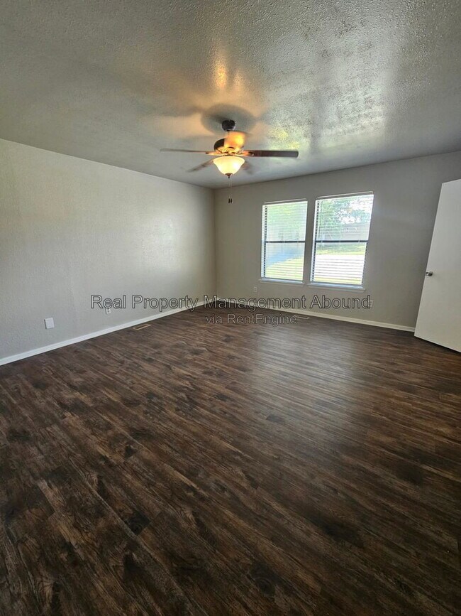 Building Photo - 18341 Woodcrest Ln