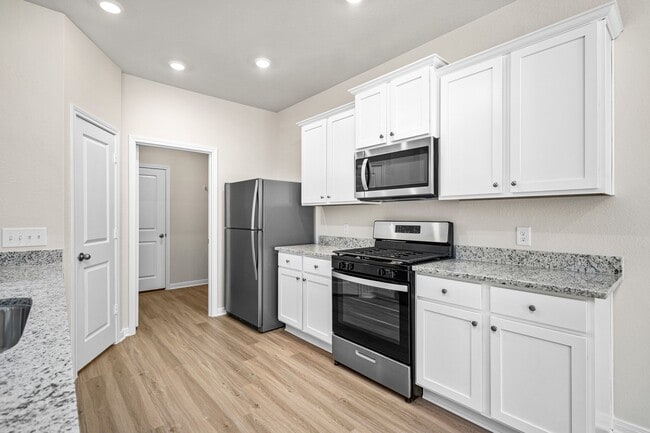 Building Photo - 329 Tejas Trl