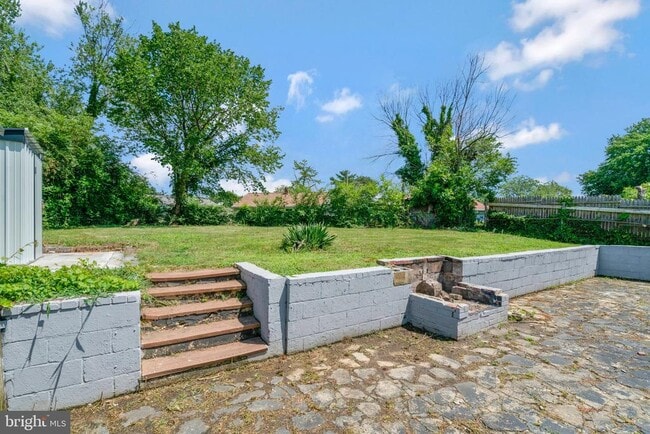 Building Photo - 728 Carson Ave