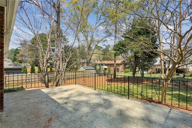 Building Photo - 2888 Bonanza Dr