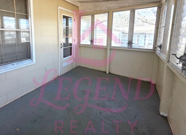 Building Photo - Move-In Ready 2 Bed Home with Sunroom, Garage & Fenced Yard