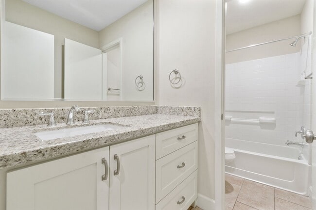 Building Photo - 69 Fallshire Dr