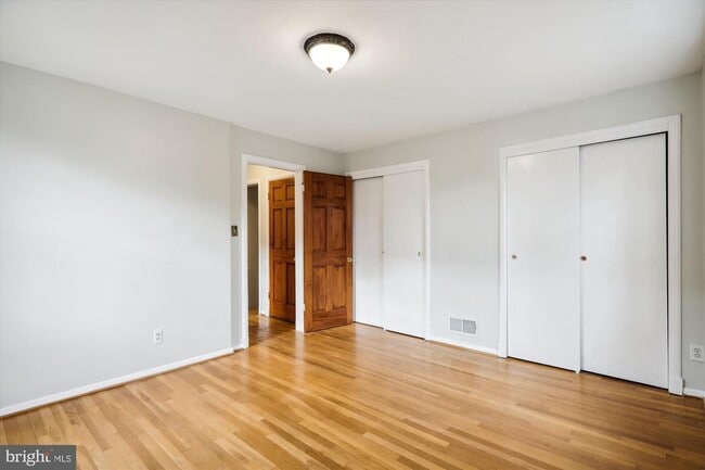 Building Photo - 9213 Cypress Ave