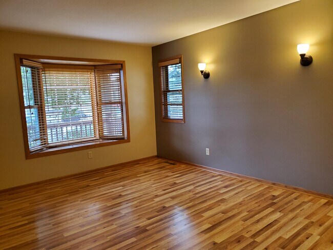 Building Photo - 1519 Portland Ave S